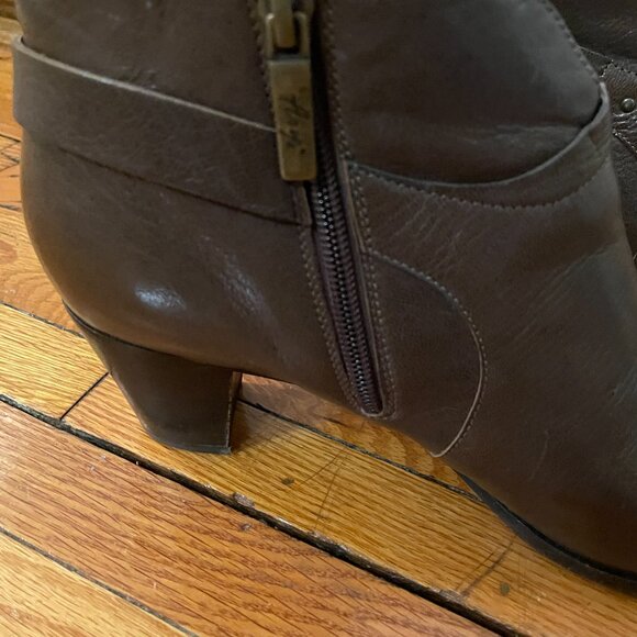 Heeled Ankle Boots. Leather, made in Italy. EU 42, US 11 - Picture 7 of 9